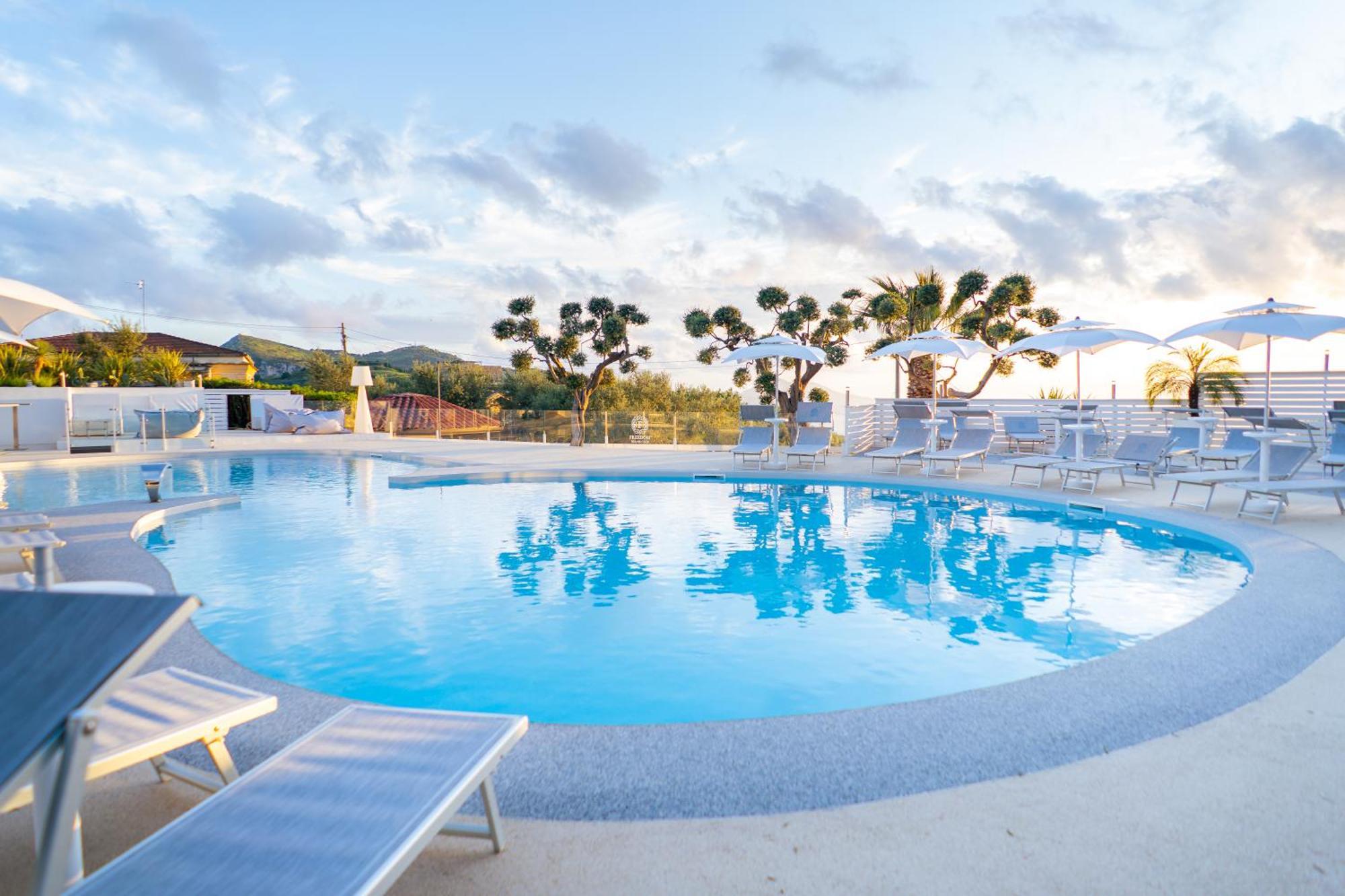 Relais Freedom Club Aparthotel Massa Lubrense Buitenkant foto