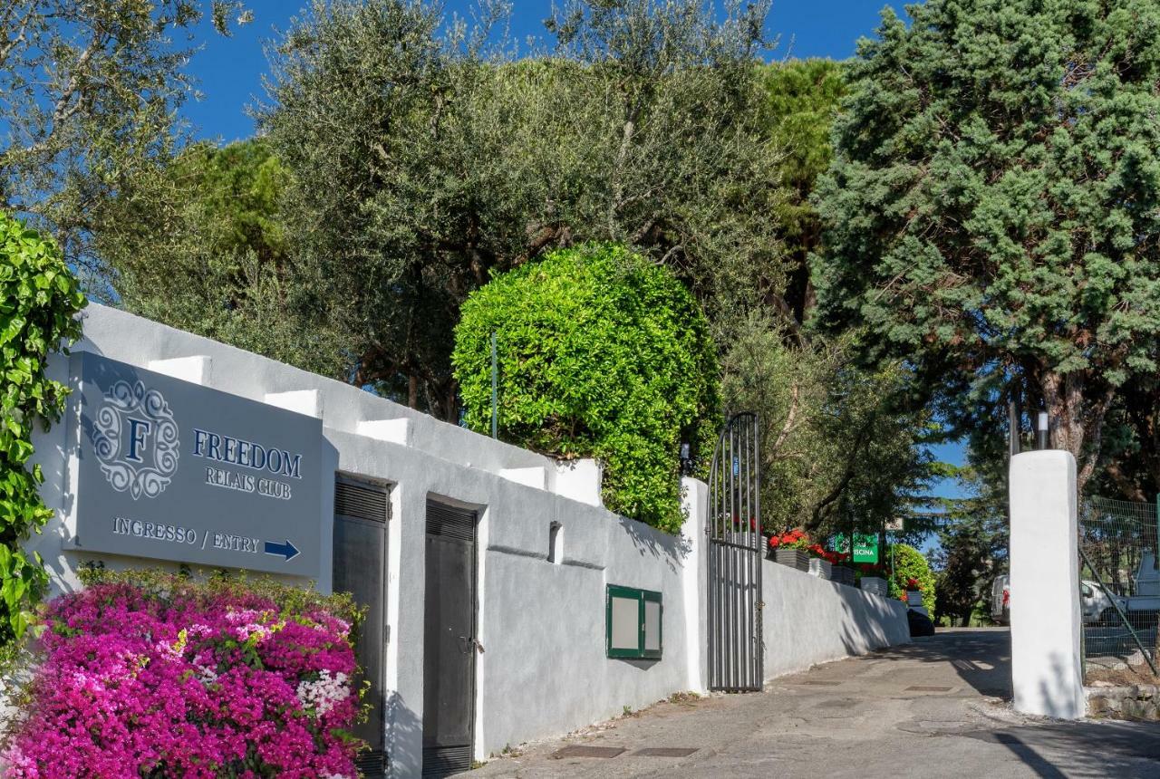 Relais Freedom Club Aparthotel Massa Lubrense Buitenkant foto